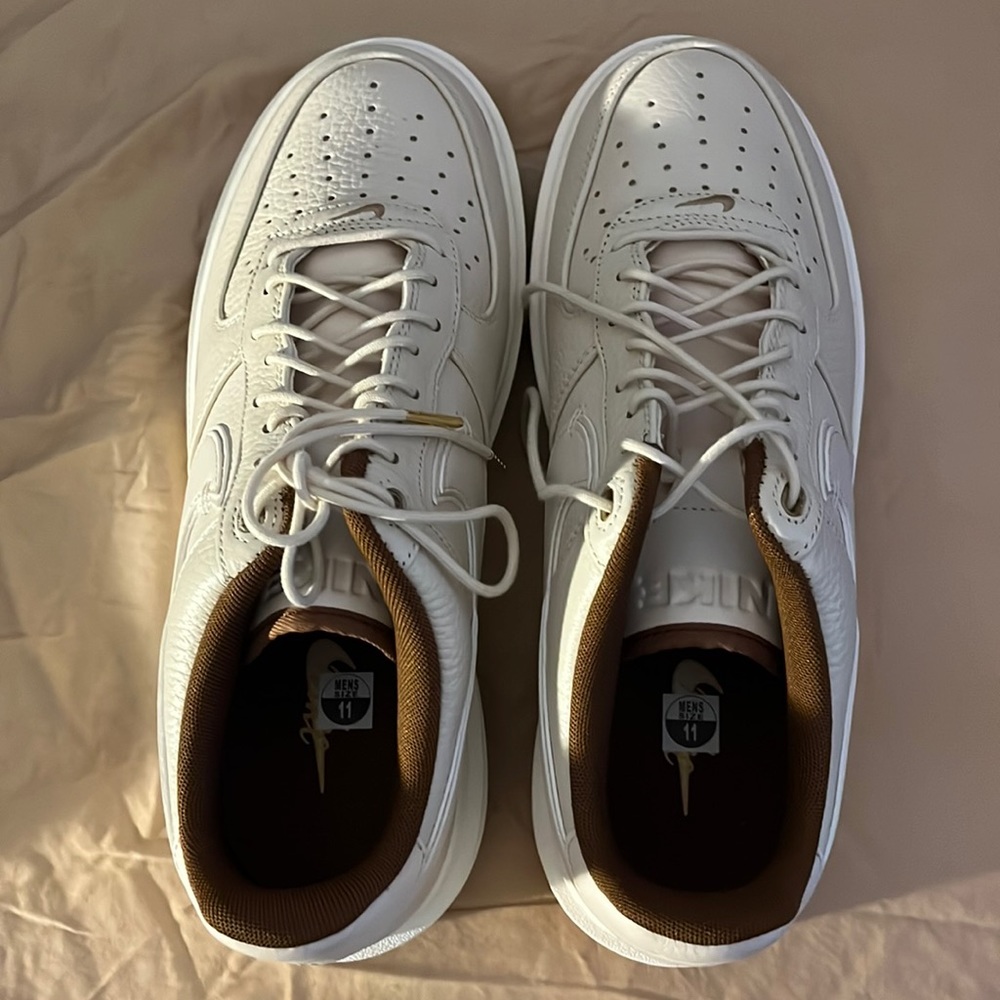 Nike Sneaker winter boots comfortable and durable great for winter weather